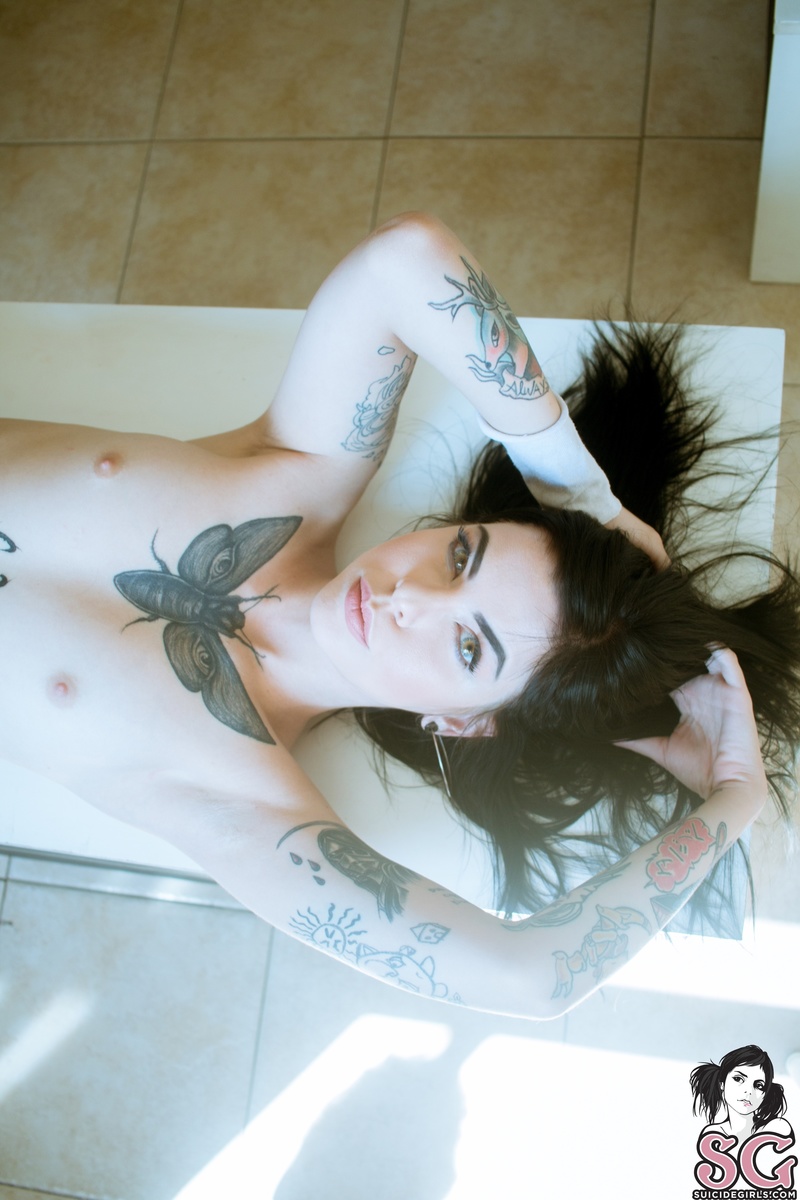 saga-stillalive-15.jpg