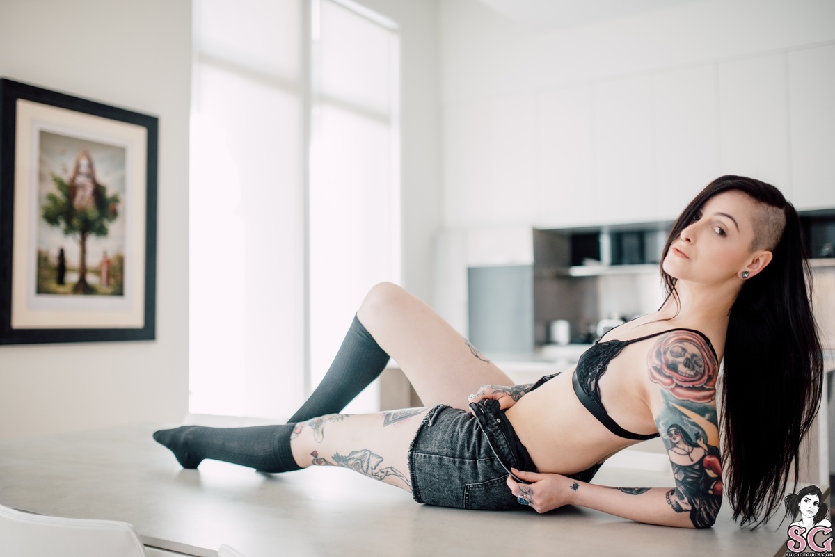 electra-suckmykiss-11.jpg