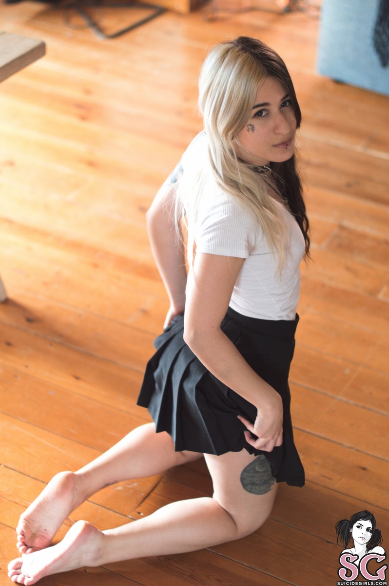 thyone-ihopeyoufallapart-03.jpg