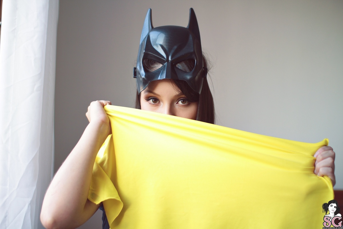 aleli-whateverhappenedtothecapedcrusader-11.jpg