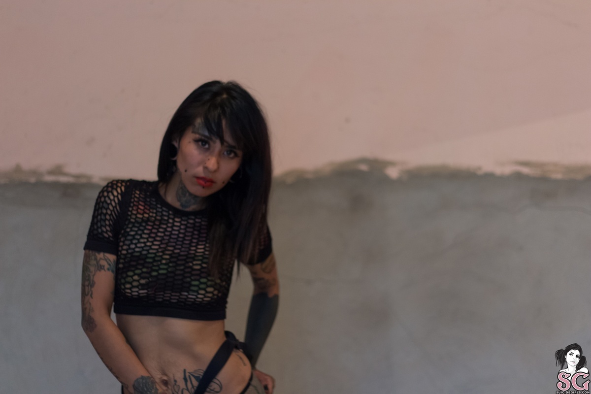 yozliinmoon-dontstop-03.jpg