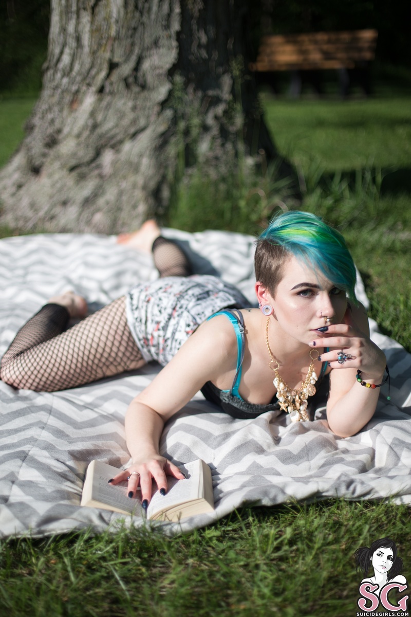 dollettamarionette-girlwiththerosetattoo-03.jpg