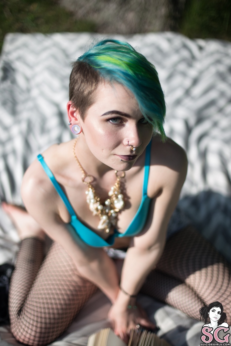 dollettamarionette-girlwiththerosetattoo-07.jpg