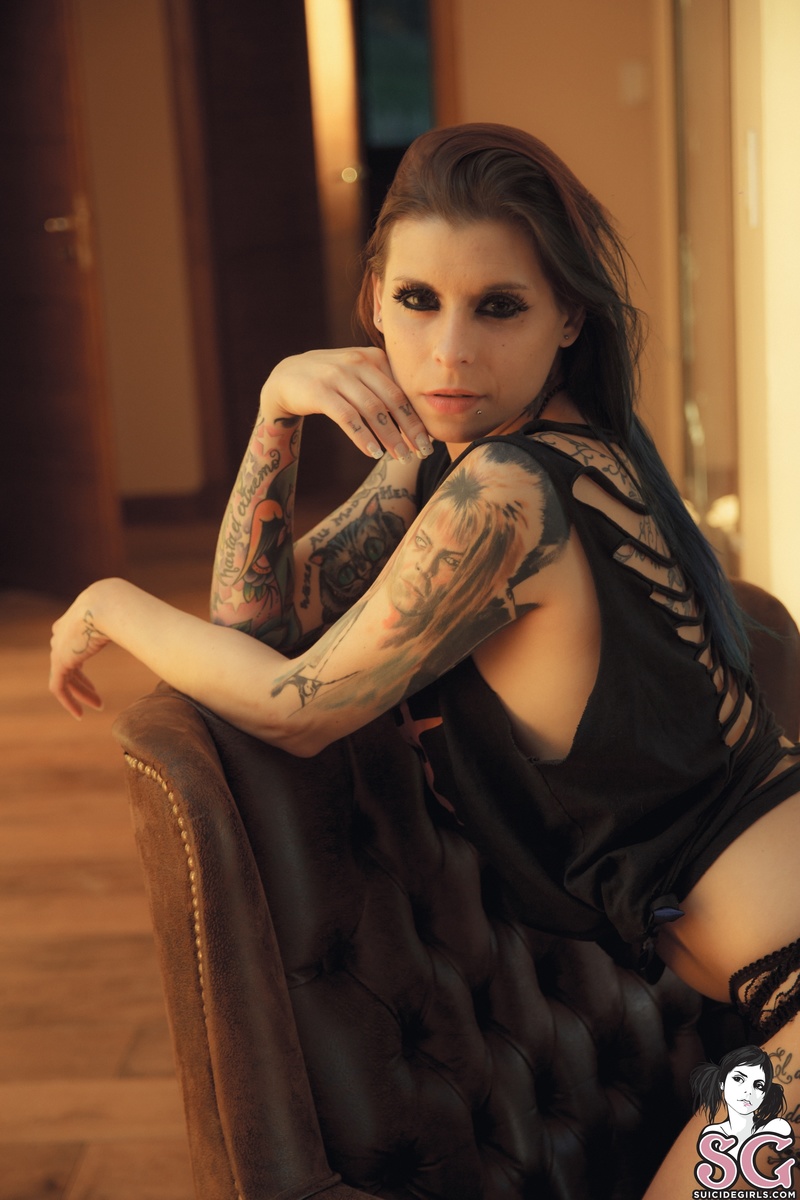 fatimarainbows-sweetanarchy-03.jpg