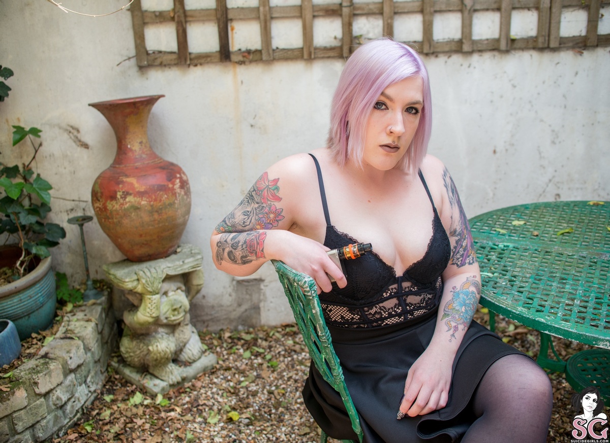 midnightpoison-headintheclouds-01.jpg