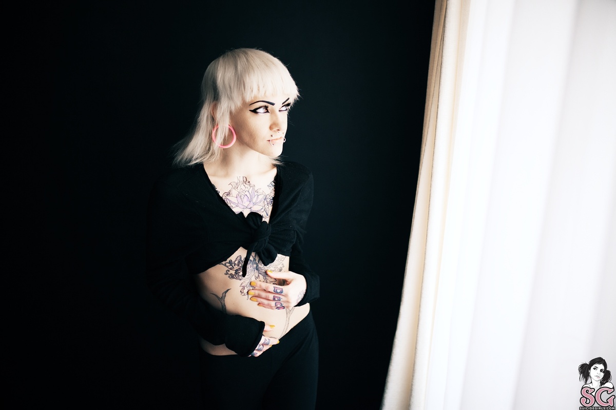 tastyzombie-simpleblack-01.jpg