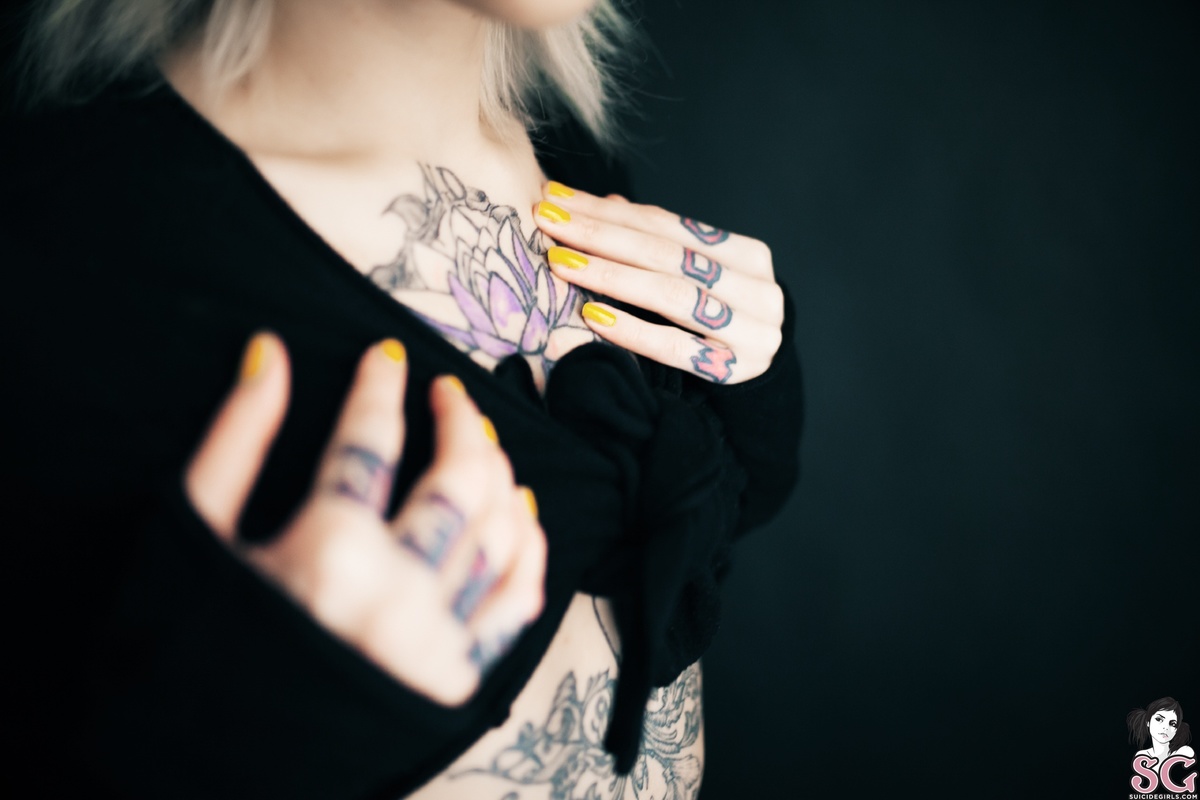tastyzombie-simpleblack-11.jpg