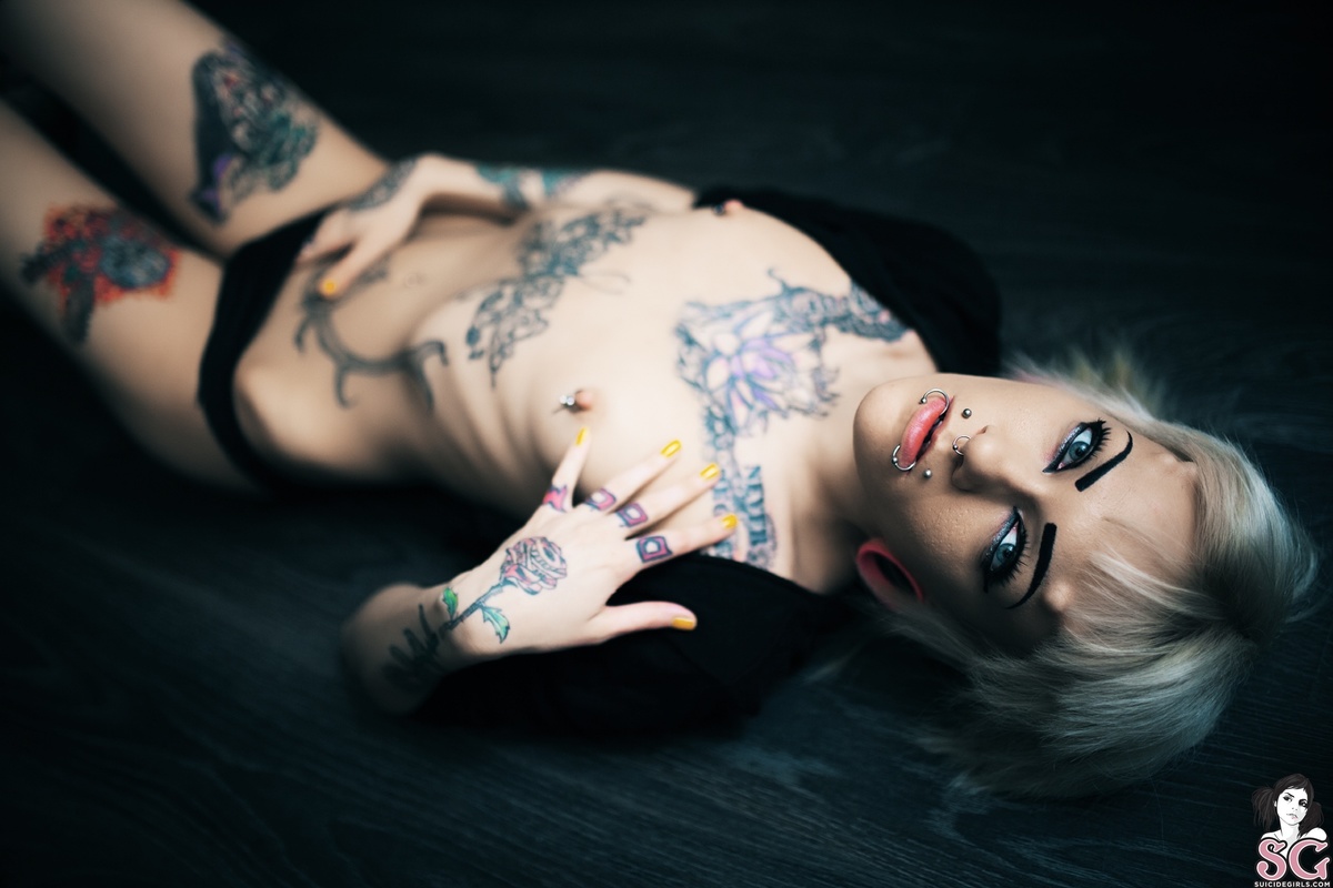 tastyzombie-simpleblack-25.jpg