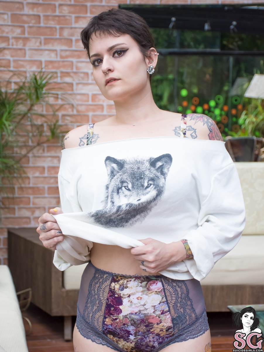 camy-crywolf-01.jpg