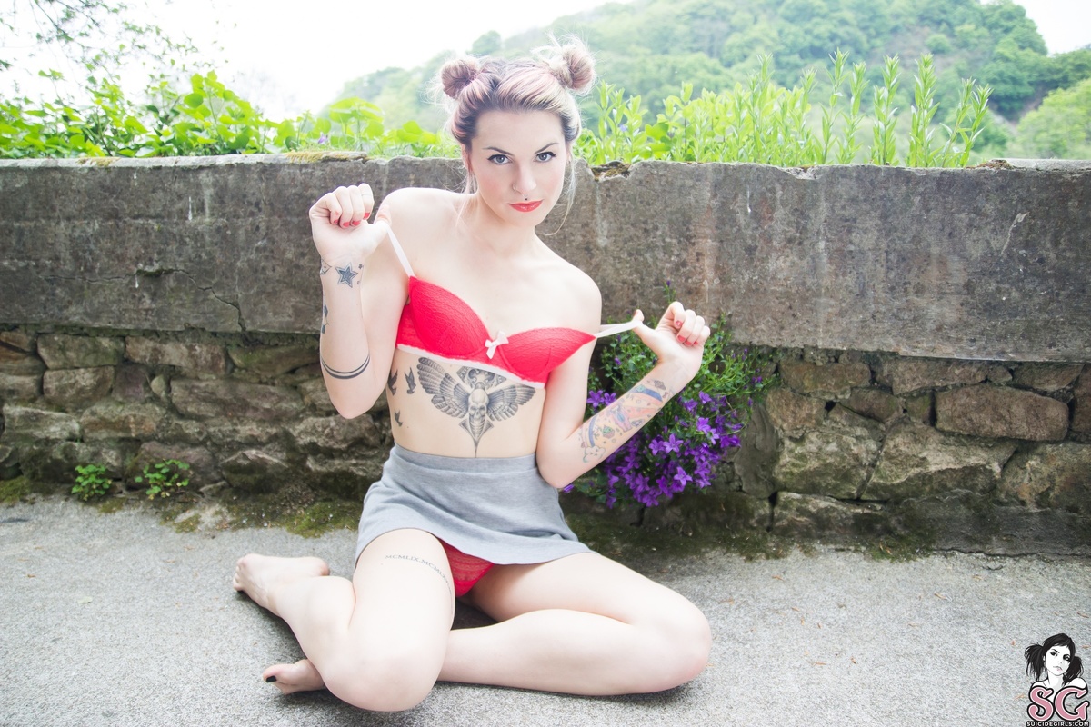 mandeelou-howdeepisyourlove-13.jpg