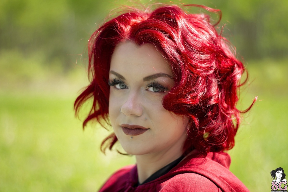 xcherryxkissx-lilred-01.jpg