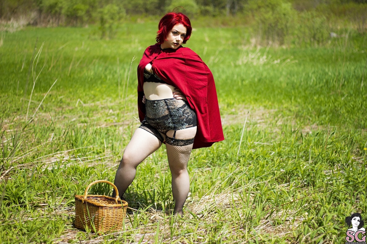 xcherryxkissx-lilred-03.jpg
