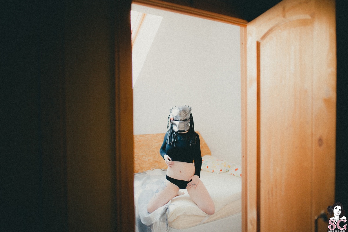 milkwaite-predatorinsideme-01.jpg