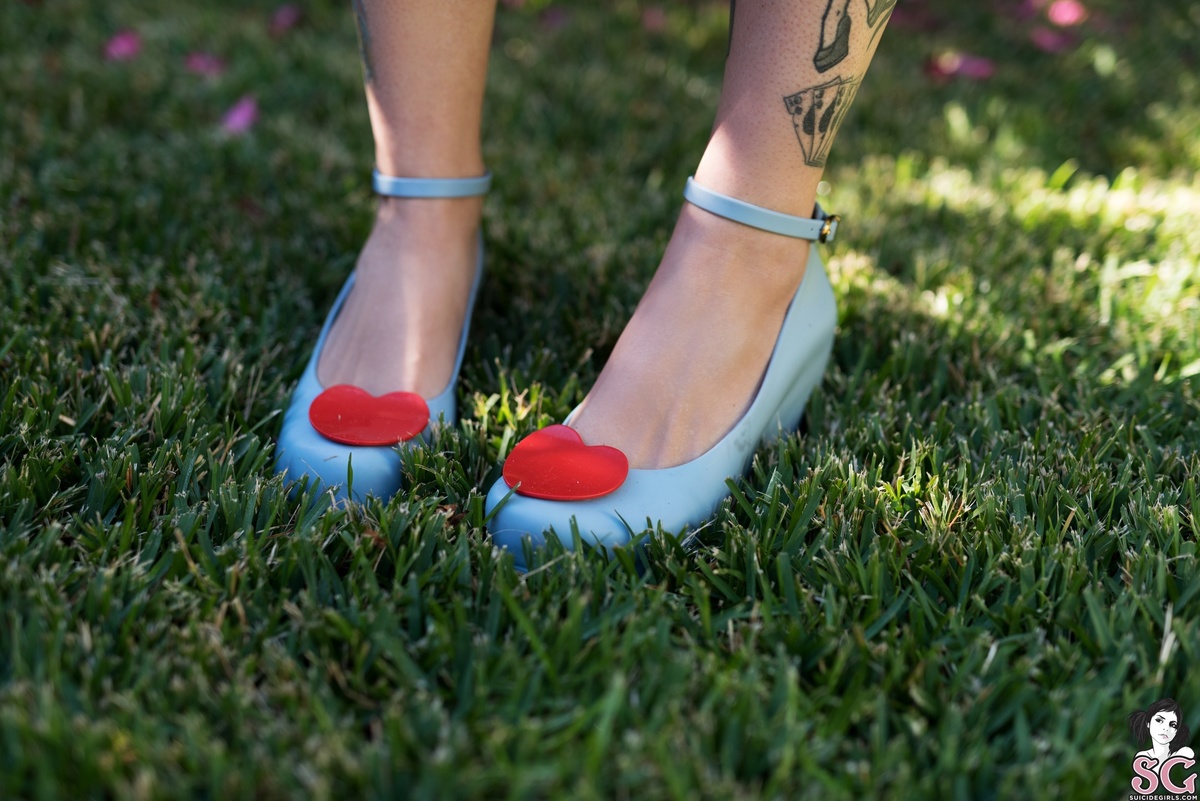 misskitty-aproperlittlelady-05.jpg