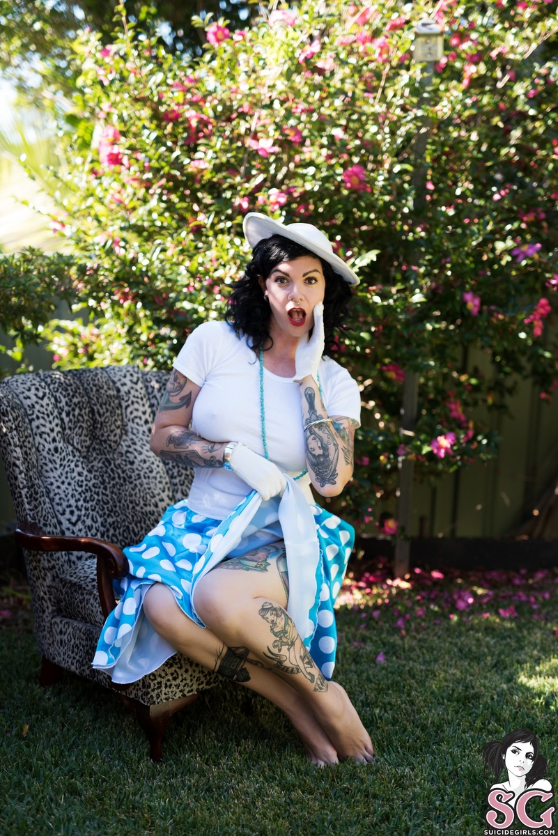misskitty-aproperlittlelady-07.jpg