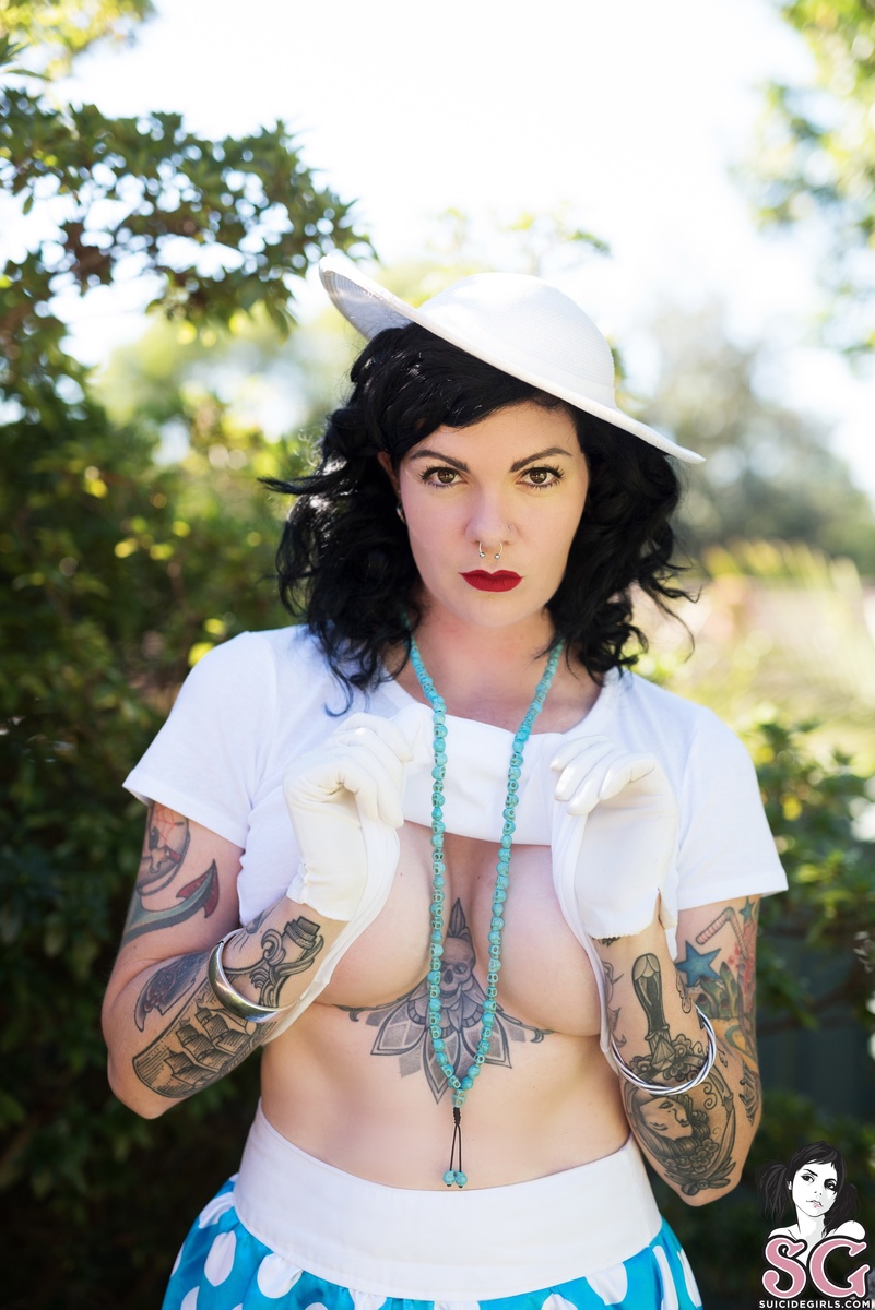 misskitty-aproperlittlelady-11.jpg