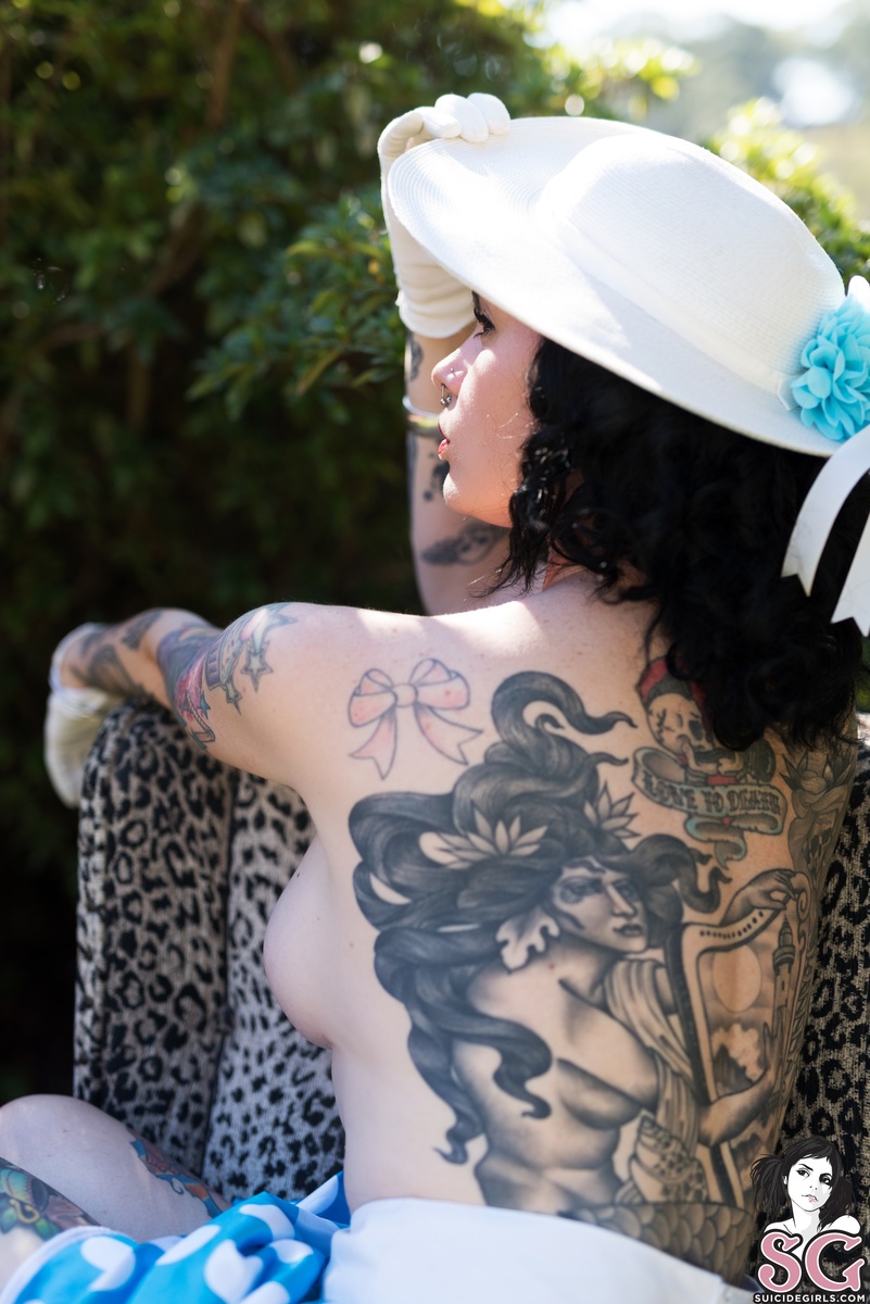 misskitty-aproperlittlelady-19.jpg