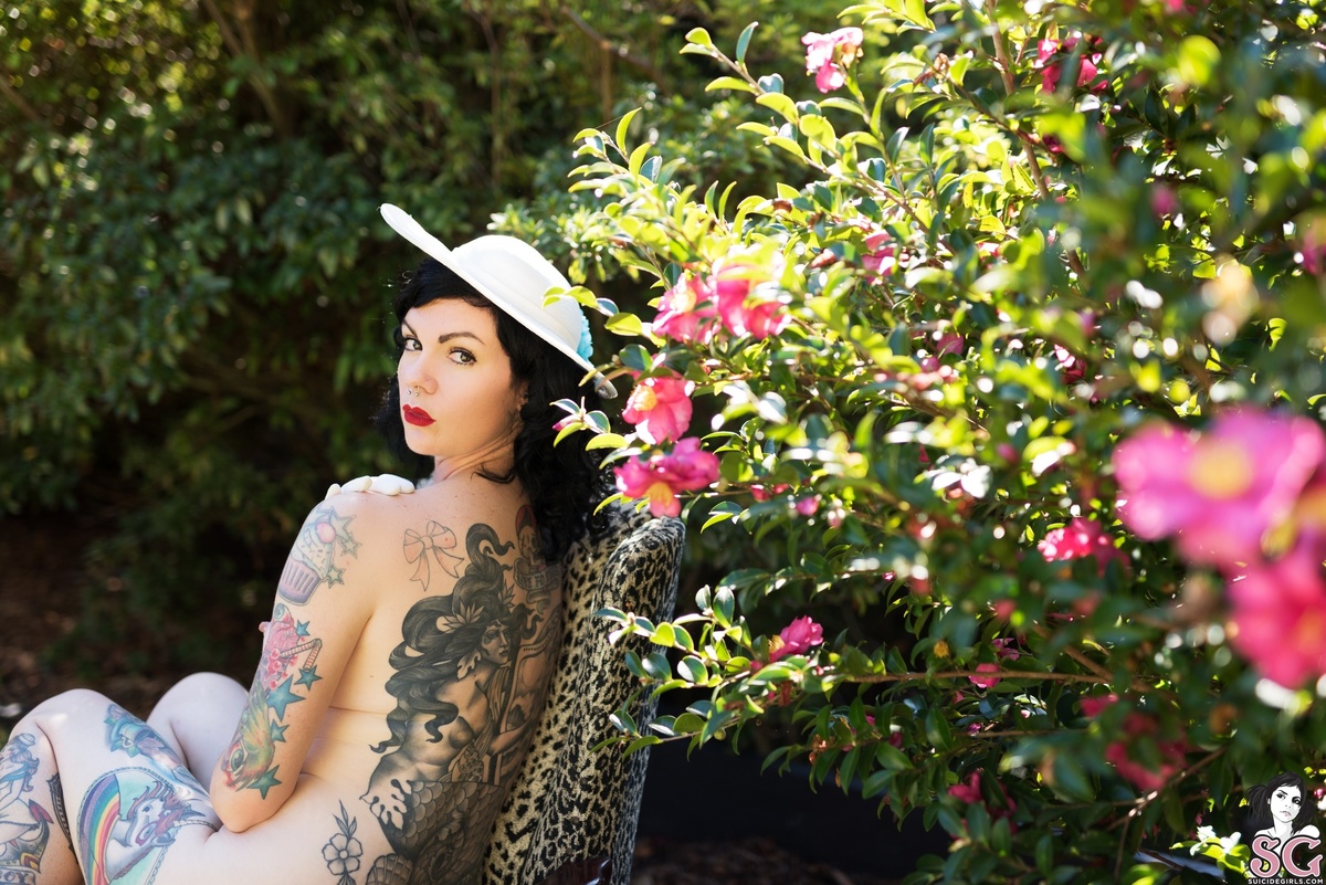 misskitty-aproperlittlelady-35.jpg