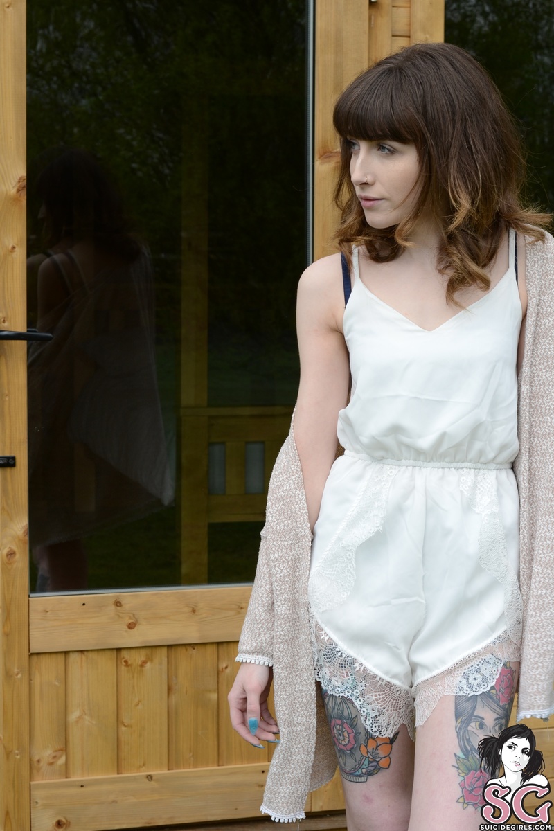 tinyphantom-cabininthewoods-01.jpg
