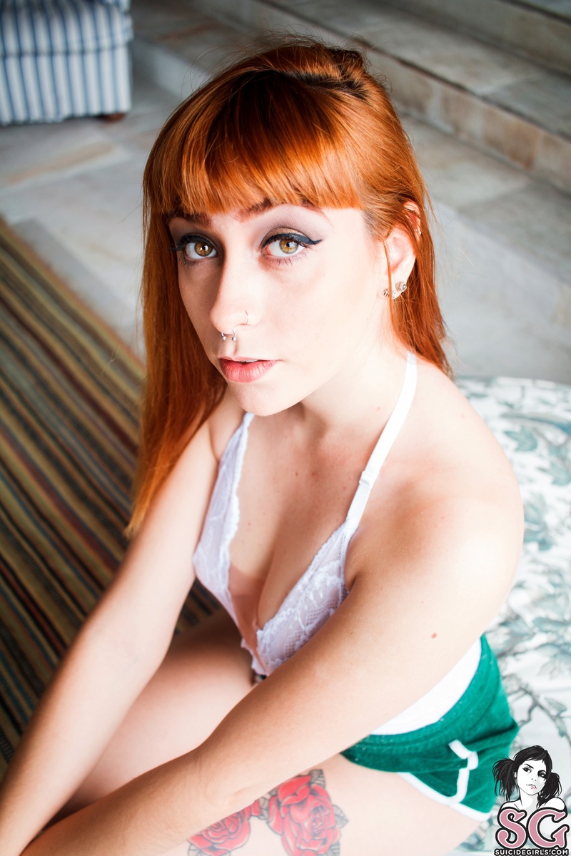 gabcharlotte-throughthelookingglass-05.jpg