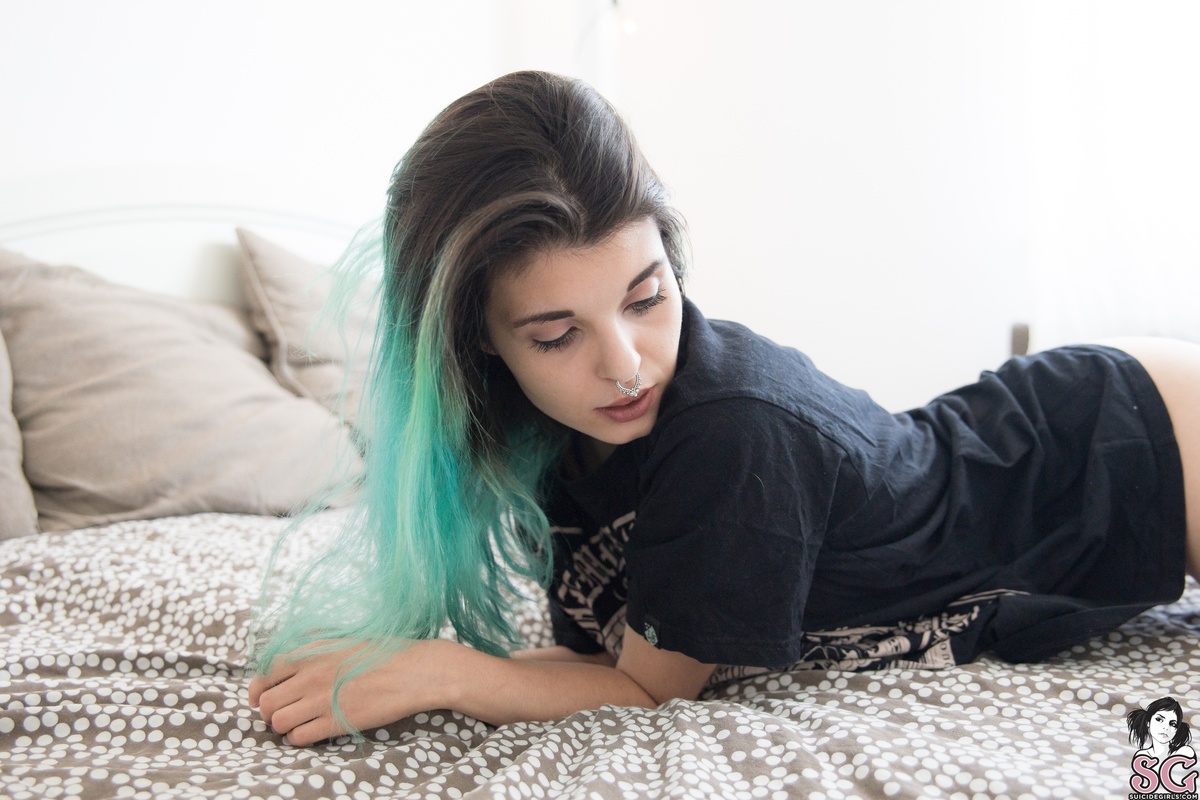 novaanne-inthebedroom-01.jpg