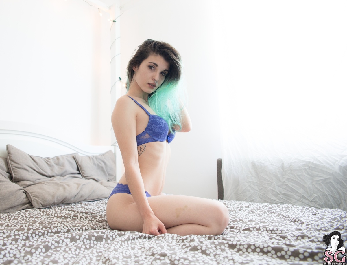 novaanne-inthebedroom-13.jpg