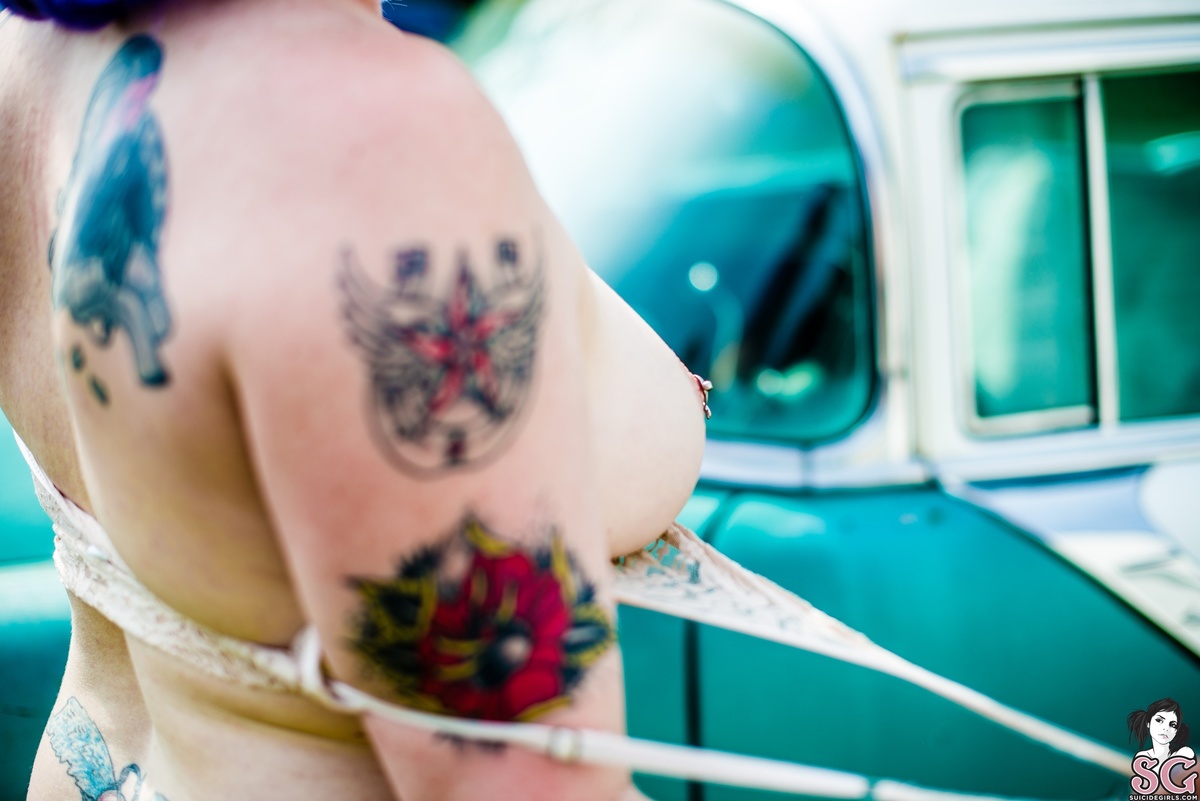 rebelleoutlaw-roadlesstraveled-29.jpg