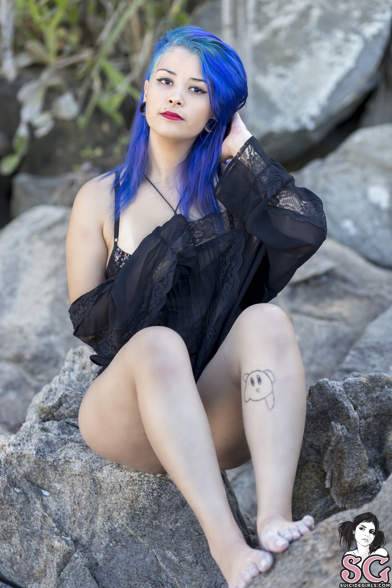 lorry-blueontherocks-13.jpg