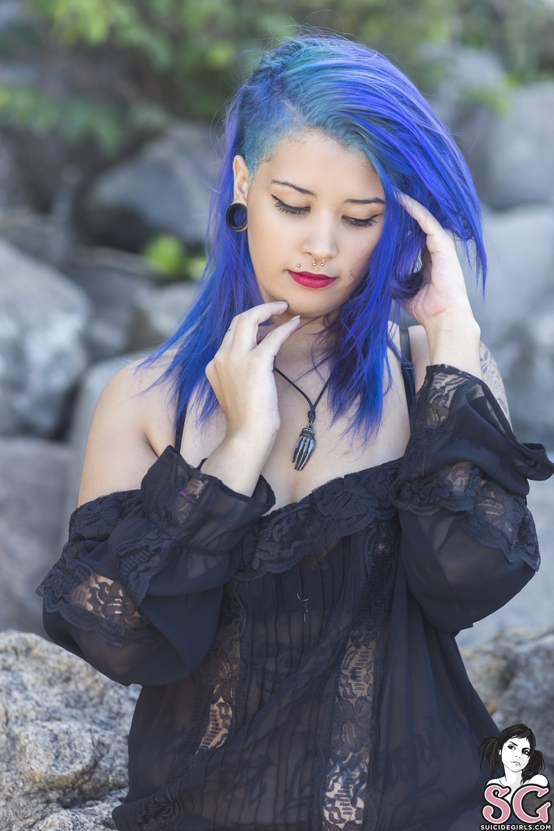lorry-blueontherocks-15.jpg