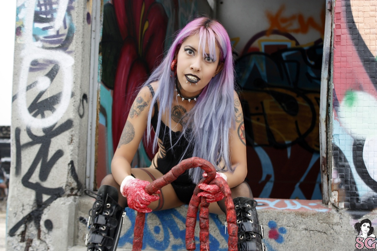 nastyjarrie-butimnotcrazy-01.jpg