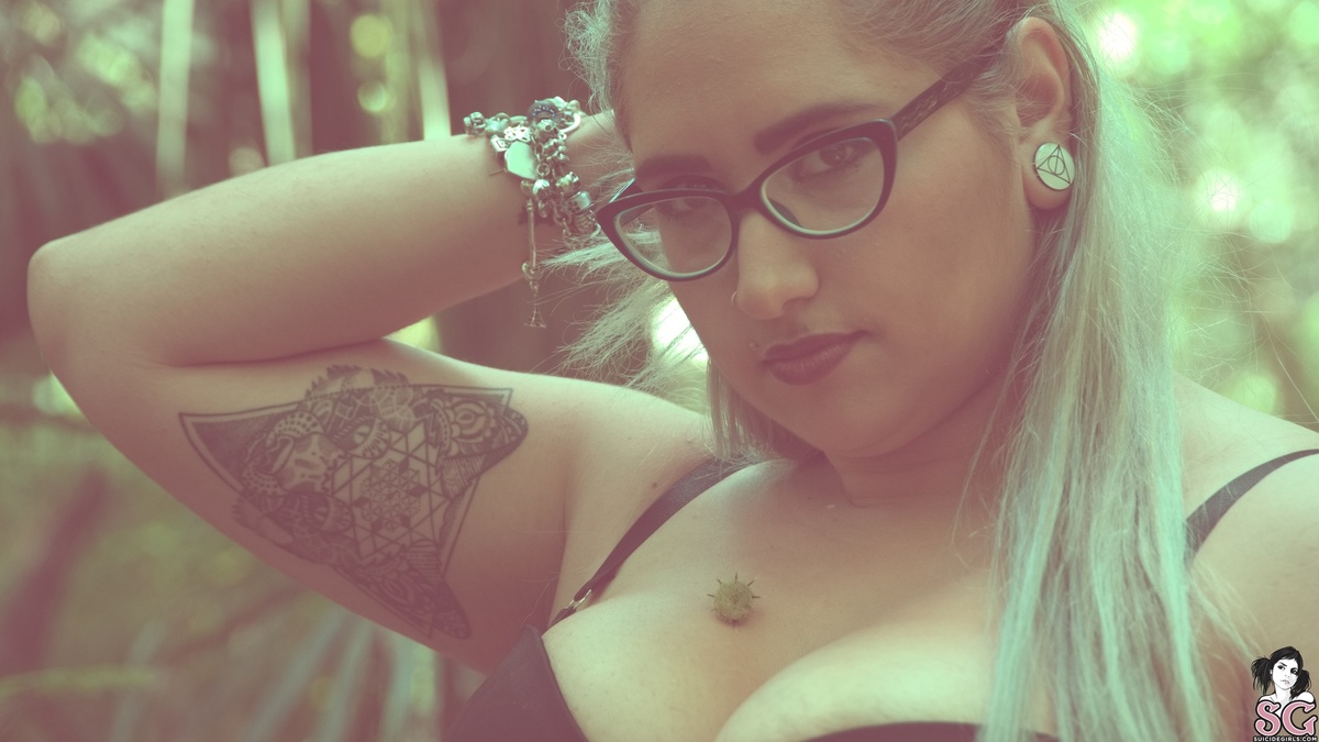 chandeliersuicide-natureland-07.jpg