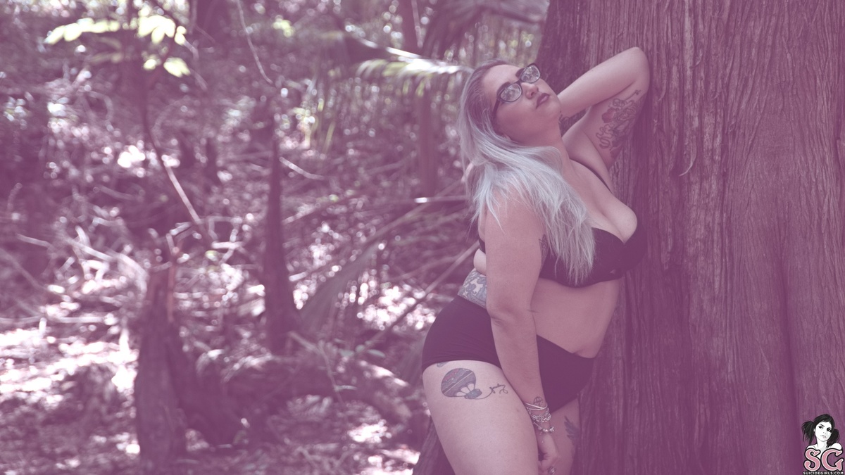 chandeliersuicide-natureland-21.jpg