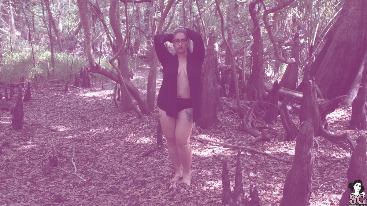 chandeliersuicide-natureland-29.jpg