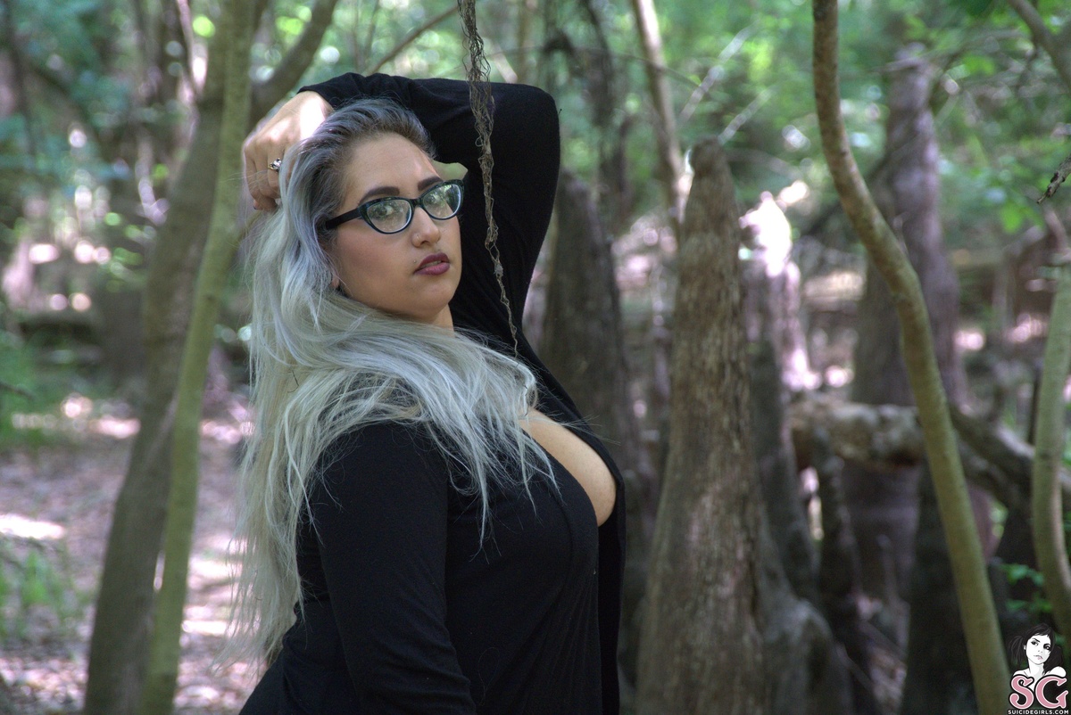 chandeliersuicide-natureland-31.jpg