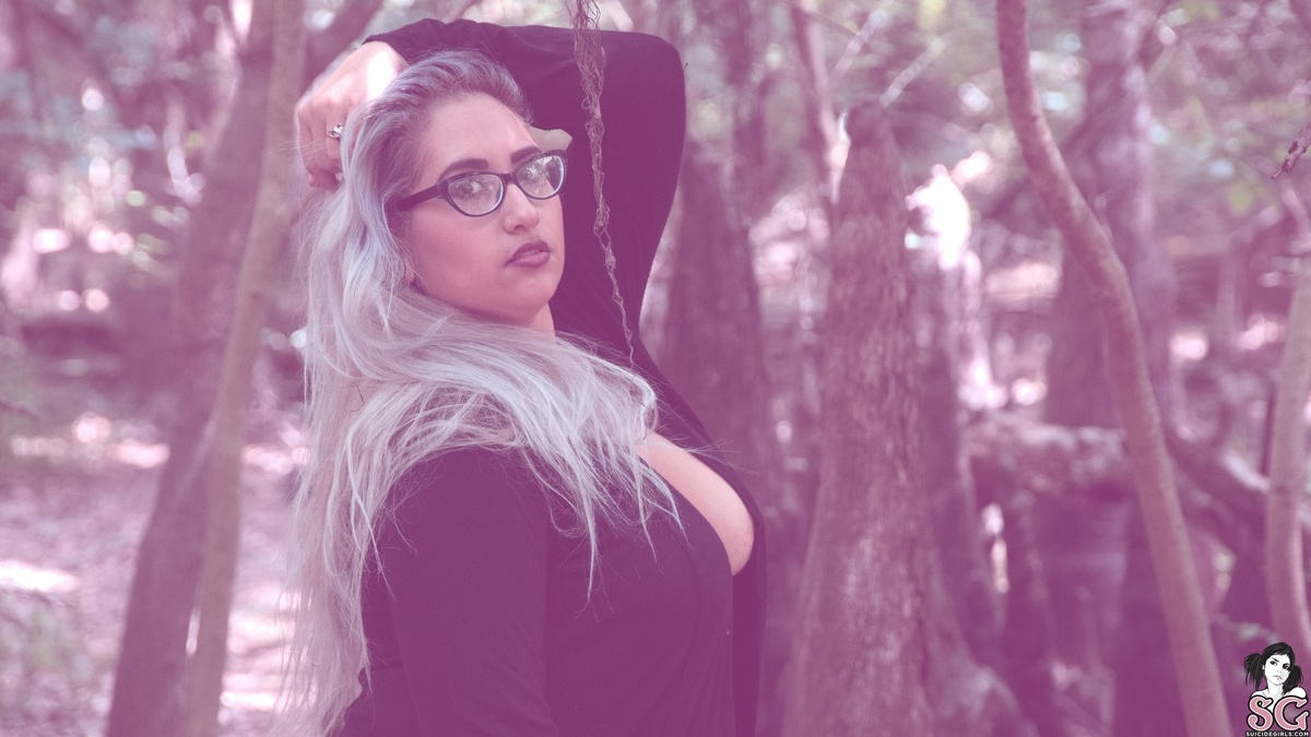 chandeliersuicide-natureland-33.jpg