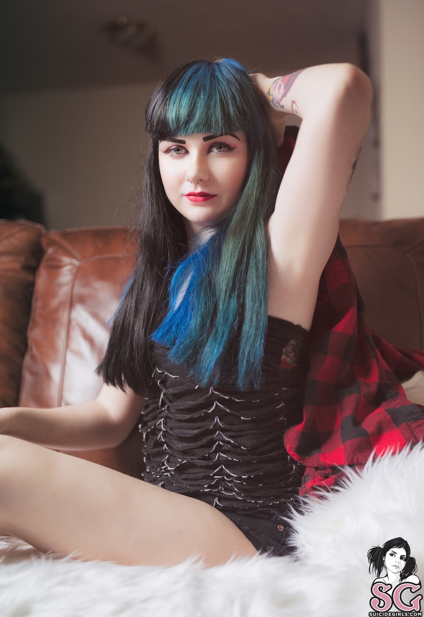 coffinskiss-redlace-03.jpg