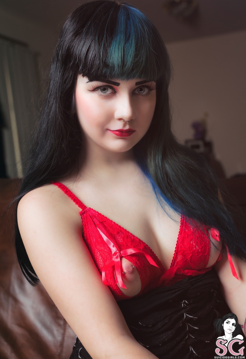 coffinskiss-redlace-07.jpg