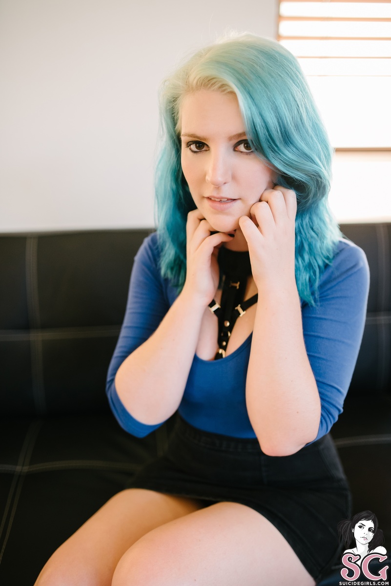 madteaparty-electricblue-01.jpg