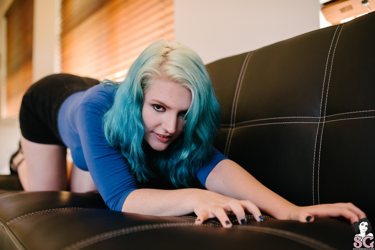 madteaparty-electricblue-05.jpg