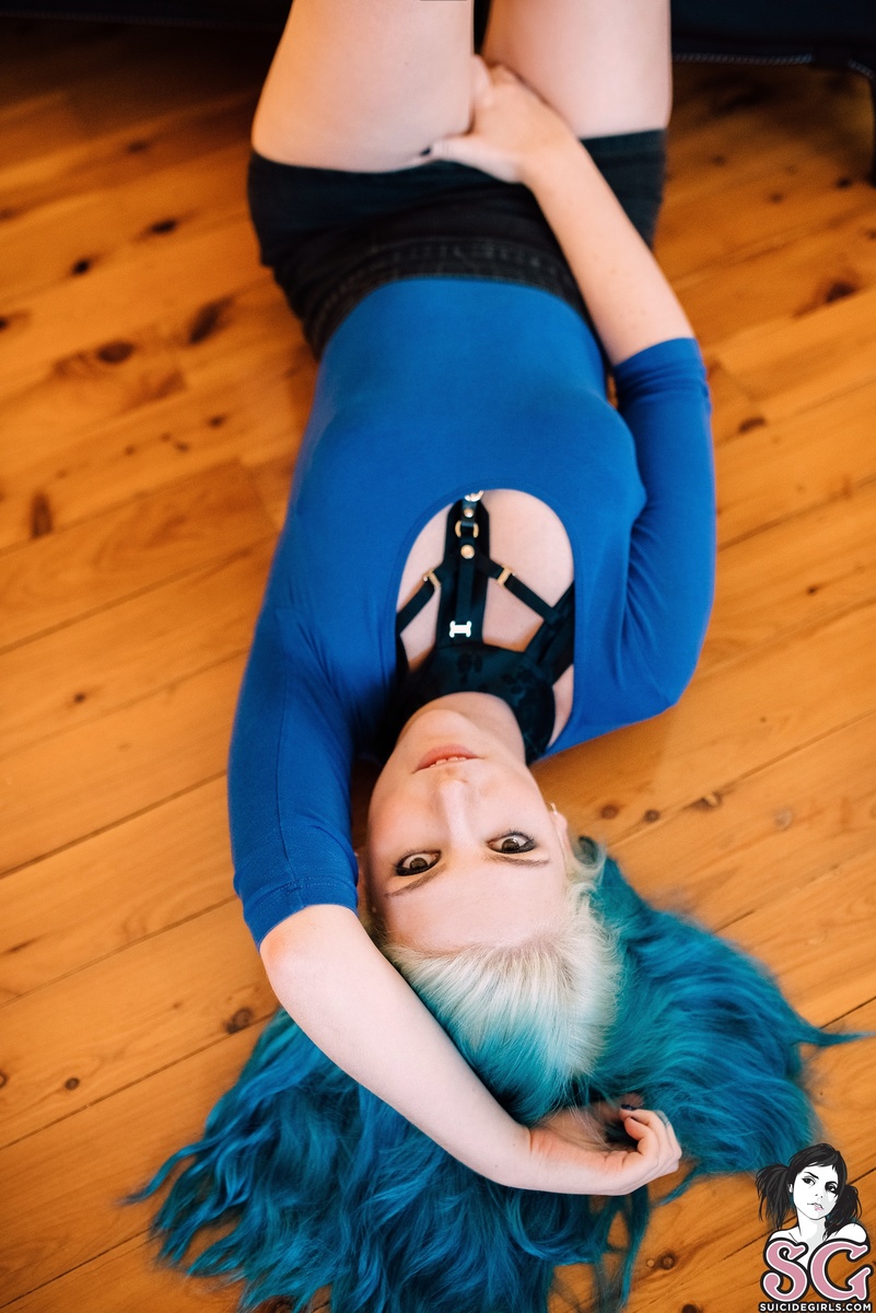 madteaparty-electricblue-07.jpg