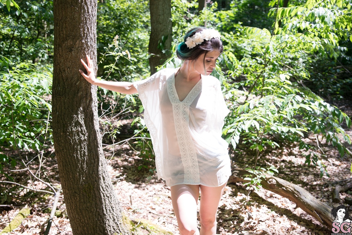 novaanne-lostinthewoods-03.jpg