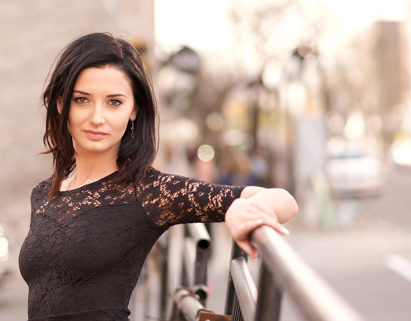 woman-2542253_960_720.png