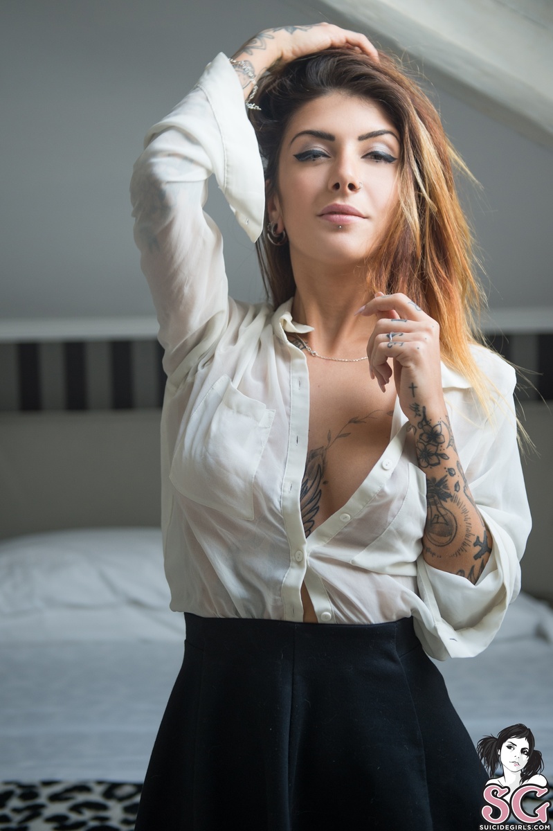 indaco-goodgirlgonnagobed-07.jpg