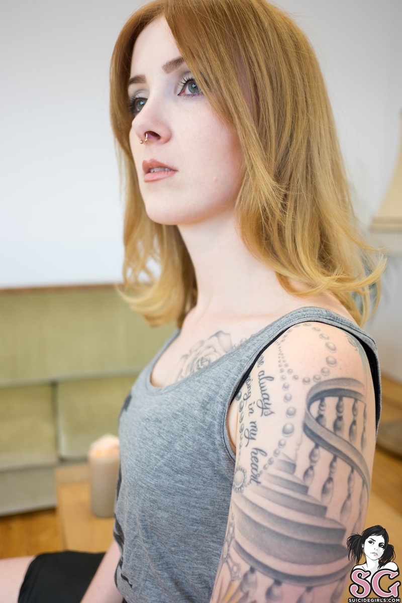 rednadine-studioshot-01.jpg