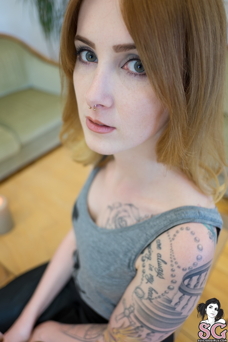 rednadine-studioshot-03.jpg