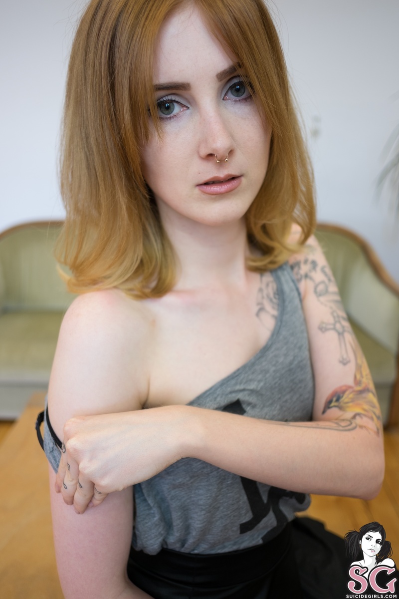 rednadine-studioshot-07.jpg