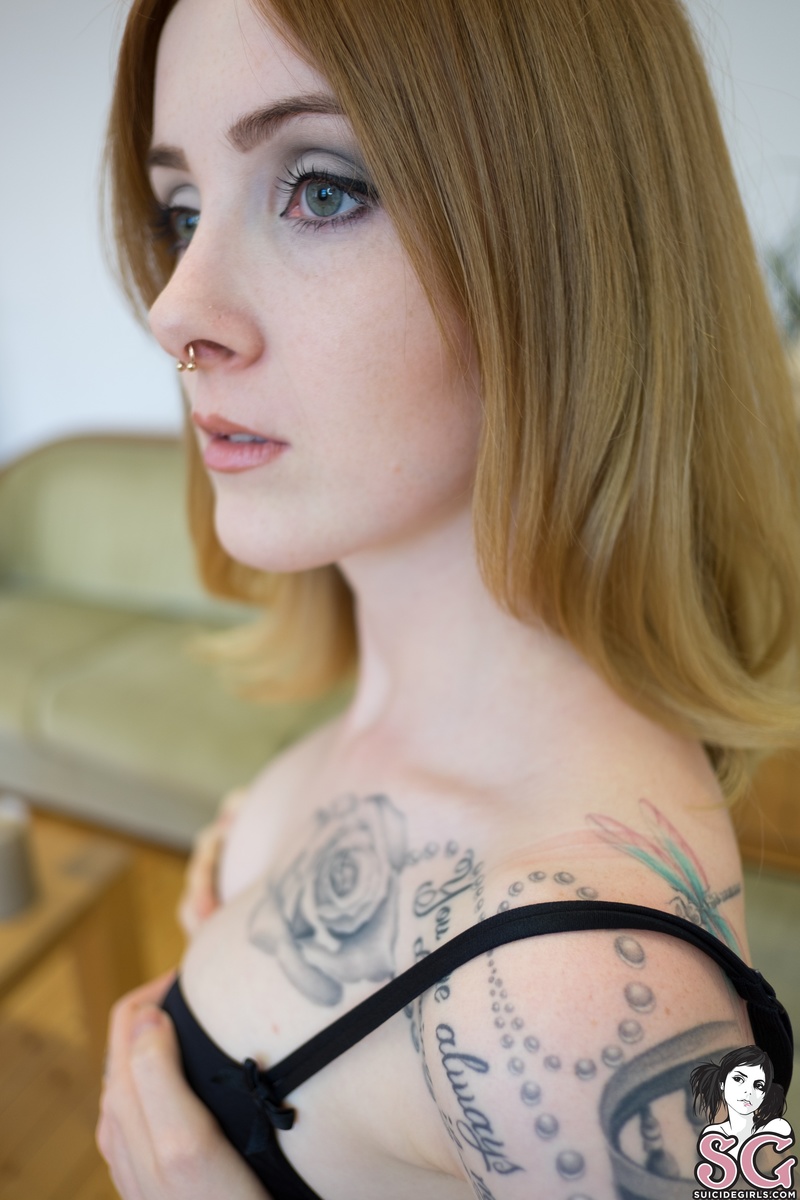 rednadine-studioshot-19.jpg