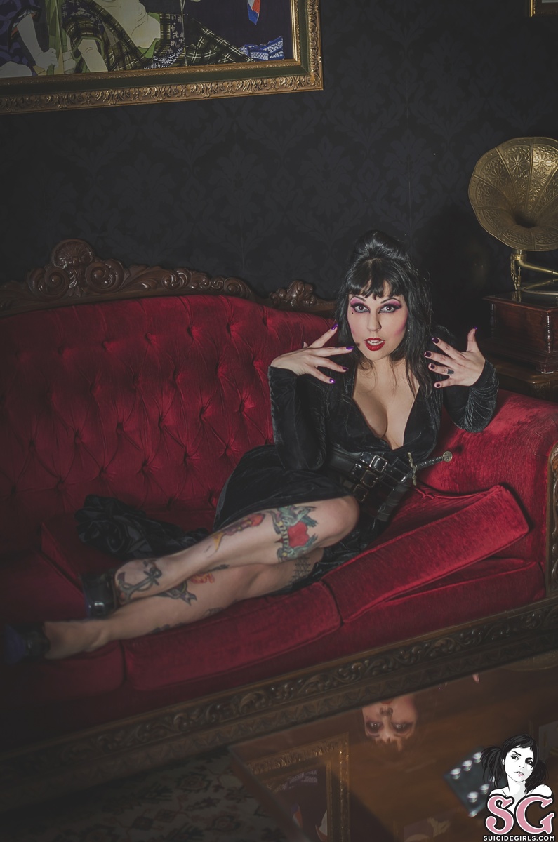 luciana-mistressofthedark-01.jpg