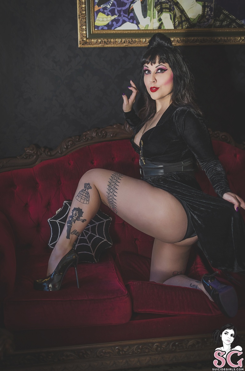 luciana-mistressofthedark-09.jpg