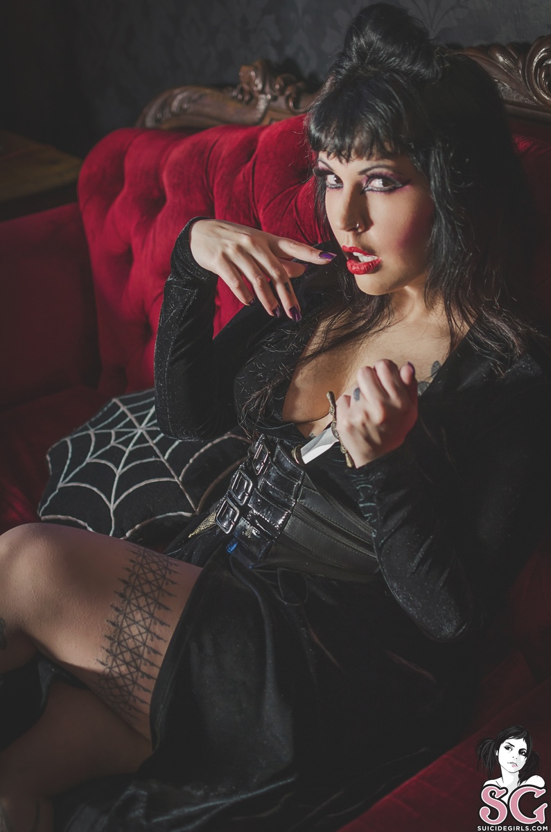 luciana-mistressofthedark-15.jpg